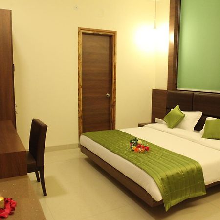Hotel Golden Fern Патиала Экстерьер фото