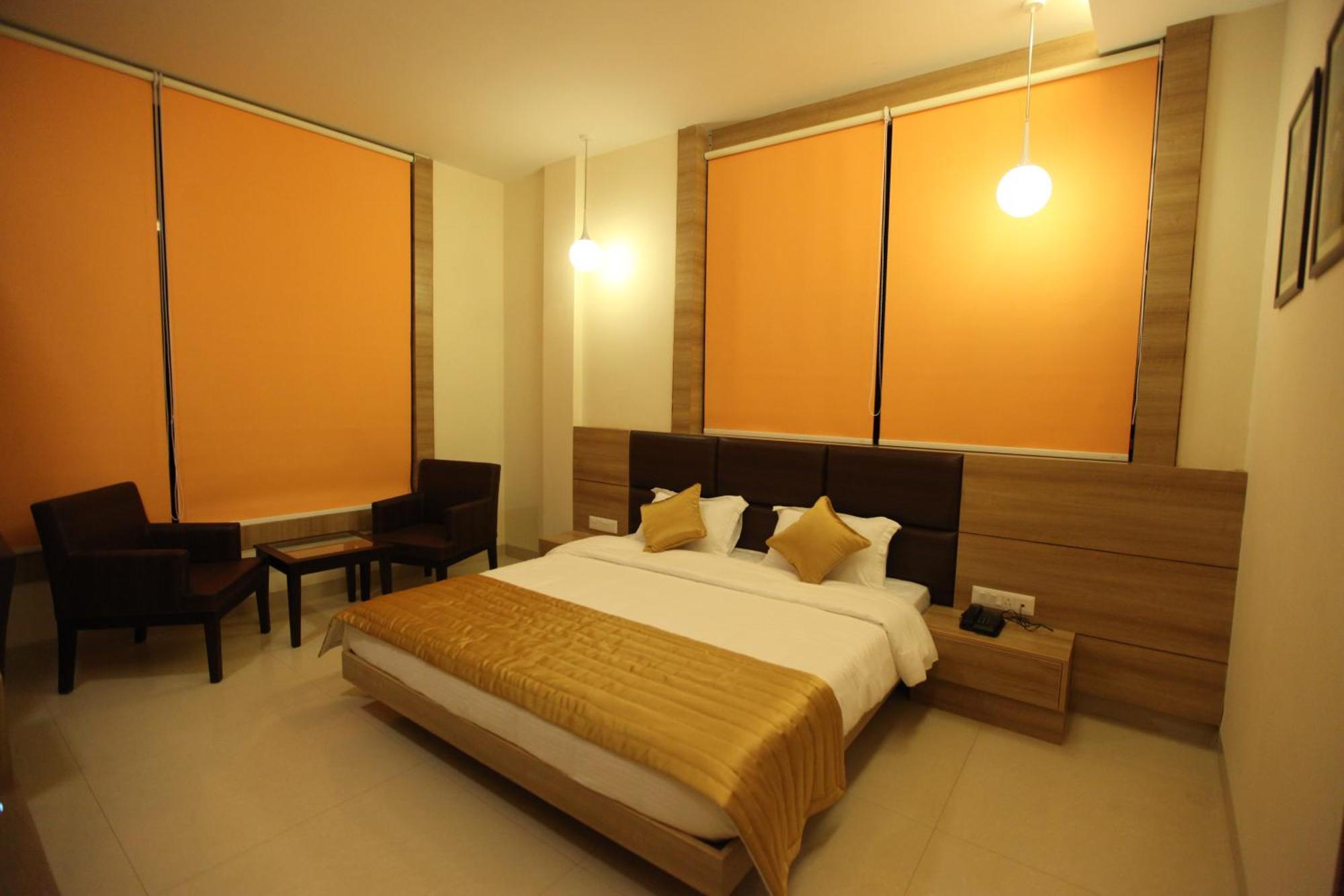 Hotel Golden Fern Патиала Экстерьер фото